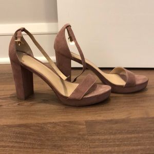 Worn once - lavender peep pumps